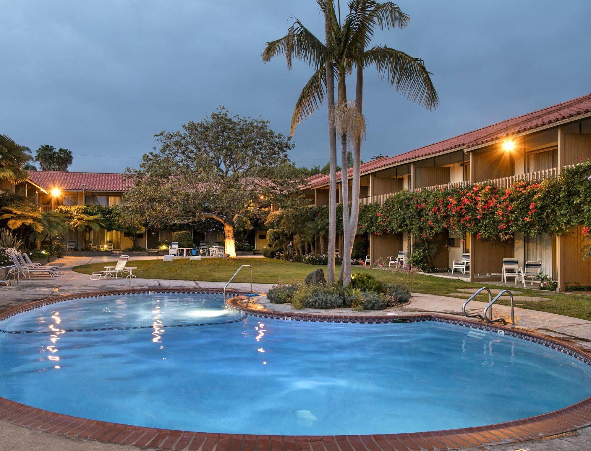 Best Western Plus Pepper Tree Inn Santa Bárbara Exterior foto
